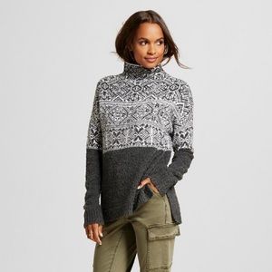 Large Gray Selburose Pattern Sweater